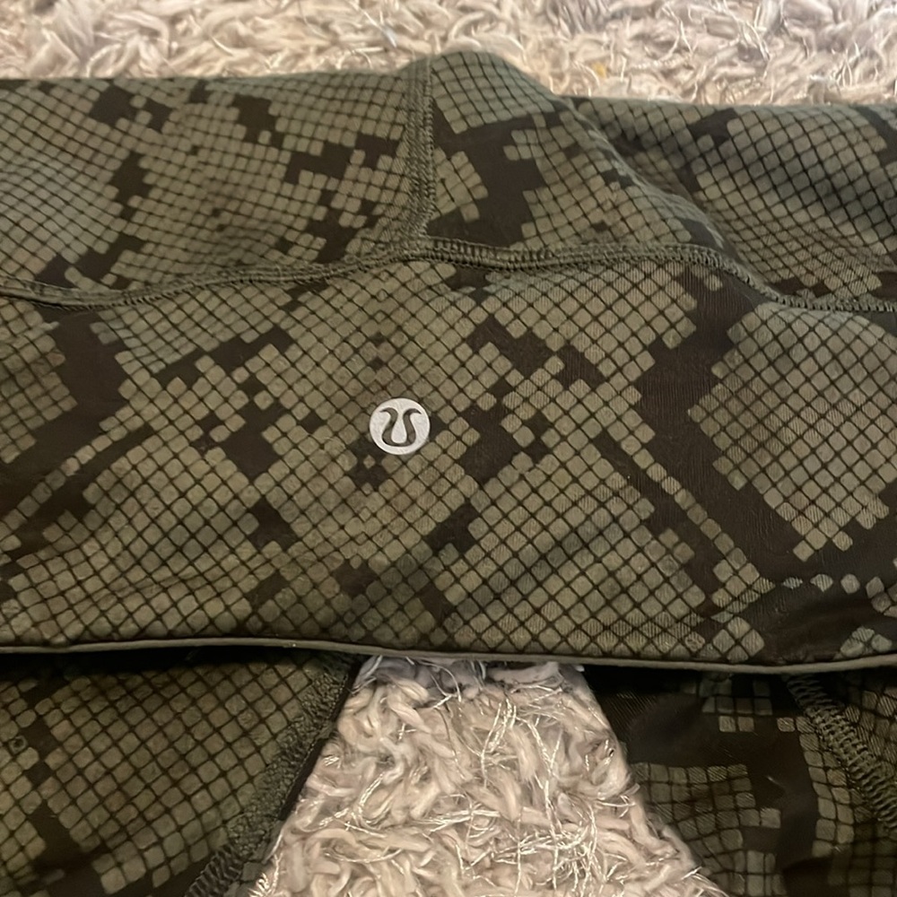 Lululemon - Picture 2 of 2